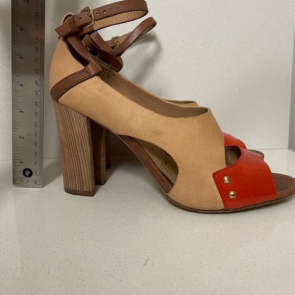 Sigerson Morrison peep toe sandals. Camel and coral color w/ wooden block heel. - Picture 6 of 8